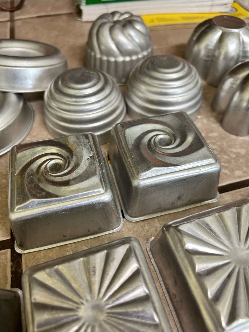 Vintage Mini Jello Molds Lot Of 22 Tart Bundt Cake Round Square Fluted Aluminum - Picture 2 of 10